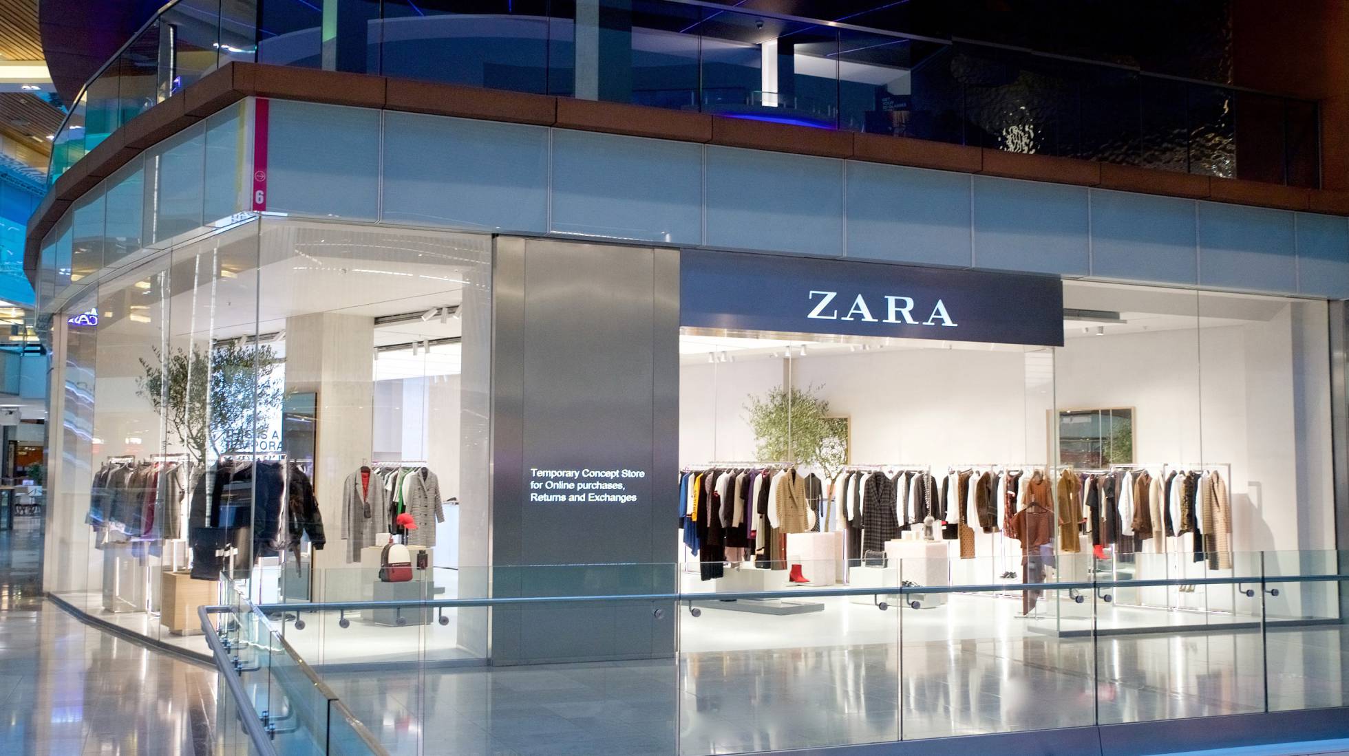 Zara cuenta con una amplia colección pantalones anchos de diversos estilos.