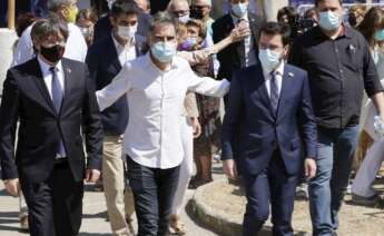 La plana mayor del independentismo, con el presidente de la Generalitat de Catalunya, Pere Aragonès (d), el presidente de JxCat, Carles Puigdemont (i), y el líder de ERC, Oriol Junqueras (d) y Jordi Cuixart (c), a la cabeza, asistieron este mediodía al acto de conmemoración del 60 aniversario de Òmnium Cultural en la población de Elna (Francia). EFE/Quique Garcia