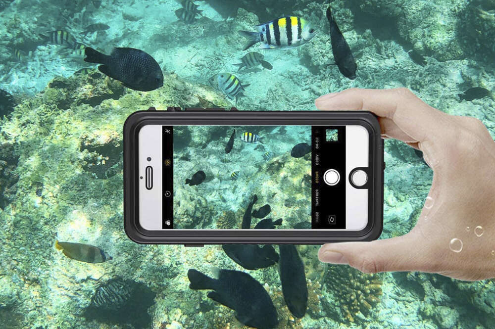 Funda impermeable para iPhone de Lanhiem, en Amazon