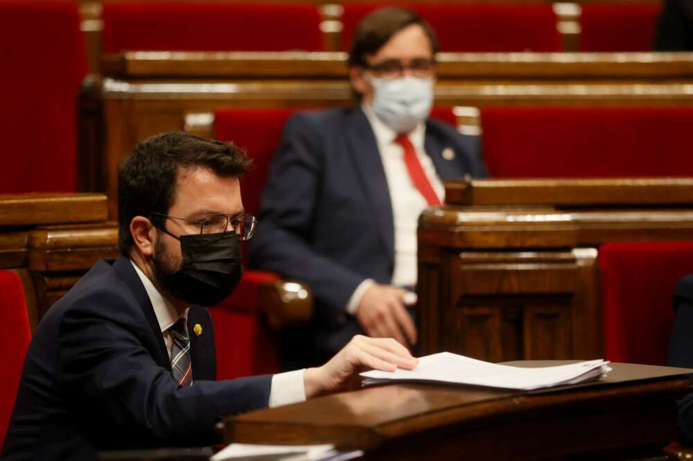 El presidente de la Generalitat, Pere Aragonés, durante el pleno del Parlament en el que se celebra la sesión de control al Govern así como su comparecencia para dar cuenta del "proceso de desjudicialización de la política". EFE/Quique García