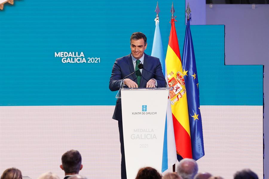 Pedro Sánchez es el único líder europeo al que suspenden los españoles. En la imagen, aparece el presidente durante la ceremonia de entrega de la Medalla de Galicia este domingo en Santiago de Compostela. EFE/Ballesteros