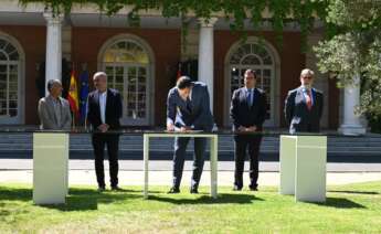 Acto de firma del acuerdo sobre pensiones en el Palacio de la Moncloa. / CEOE.