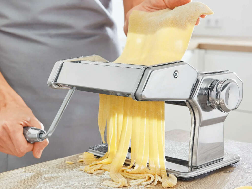 Lidl trae a España la máquina tradicional para hacer la pasta como en  Italia: espagueti, fettuccini y hasta lasaña