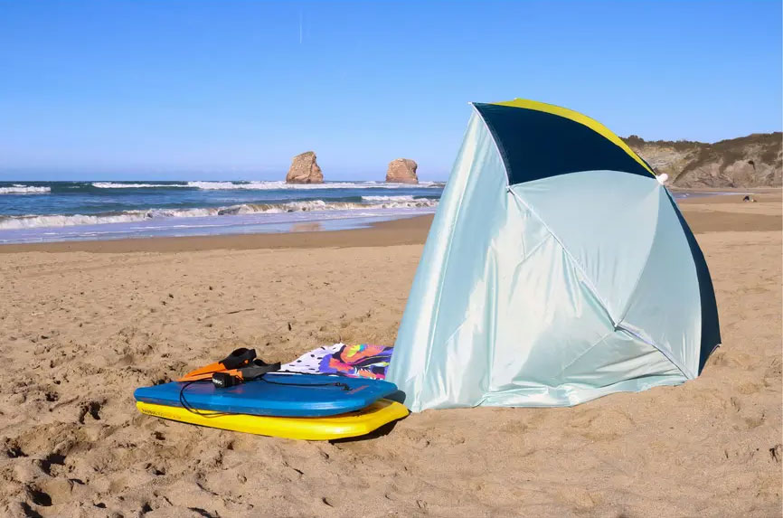 incluir cohete vestíbulo Decathlon trae a España una sombrilla de playa que protege del viento