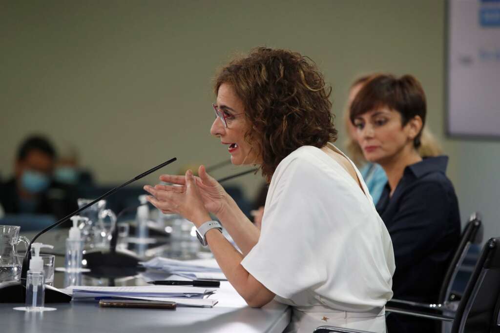 María Jesús Montero anunció un techo de gasto récord para 2022. / / EFE