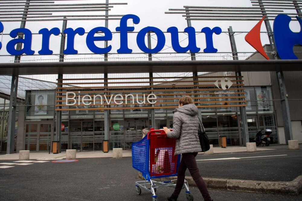 Exterior de un supermercado de Carrefour