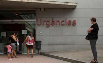 Entrada del Centre Integral Salud Cotxeres de Barcelona este martes cuando el aluvión de contagios. EFE/Alejandro García.