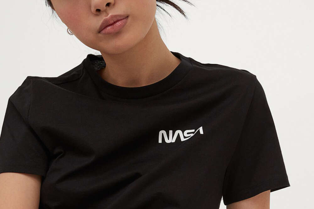 H&M trae a la camiseta de la NASA (y rebajada a 1,99 euros)