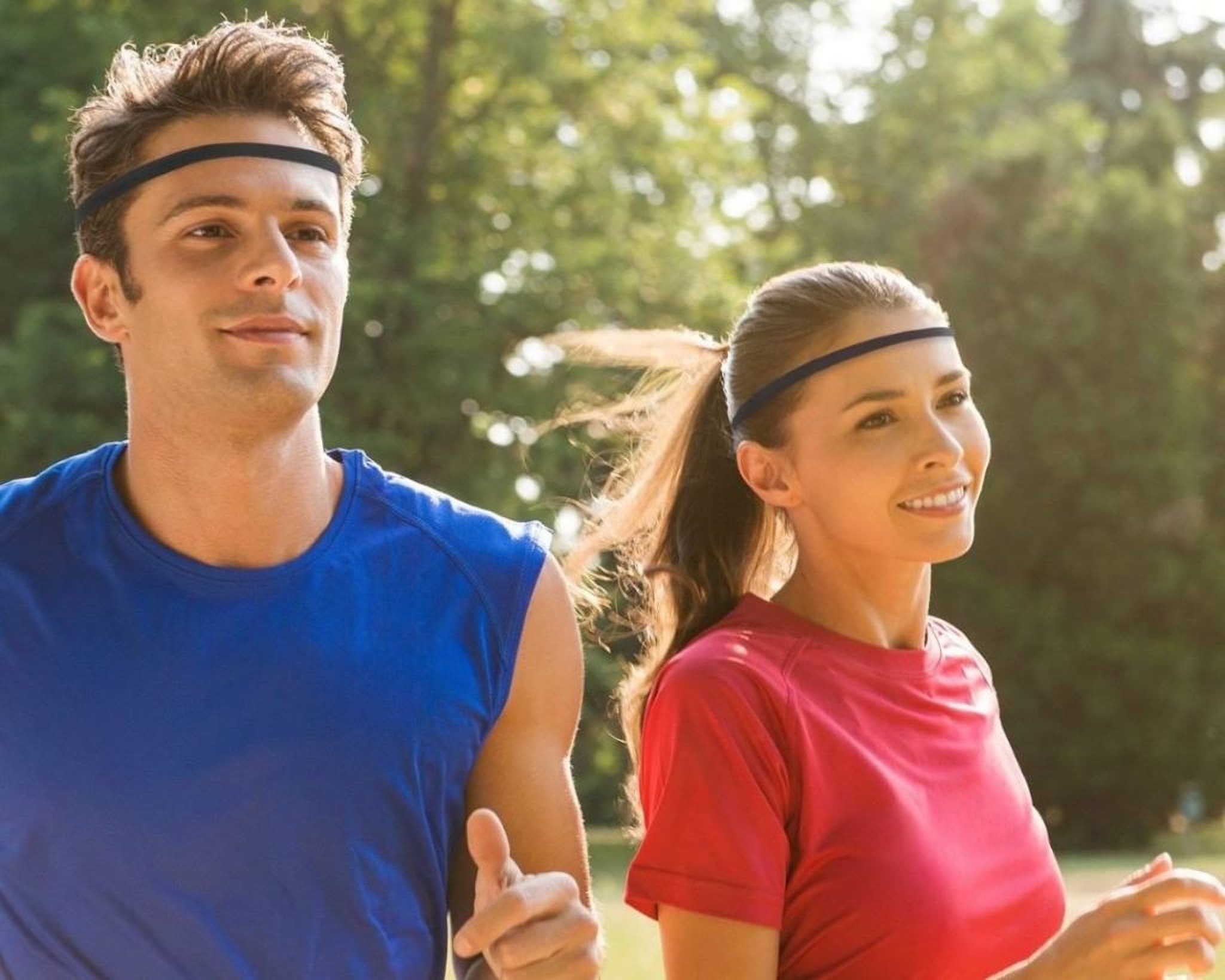 Las diademas deportivas evitan que el sudor se deslice por la frente y la cara