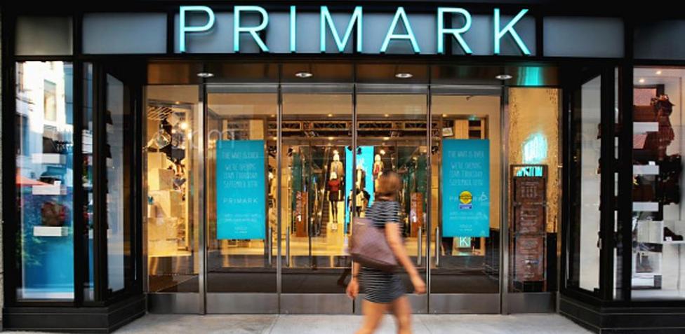 Fachada exterior de una tienda de Primark