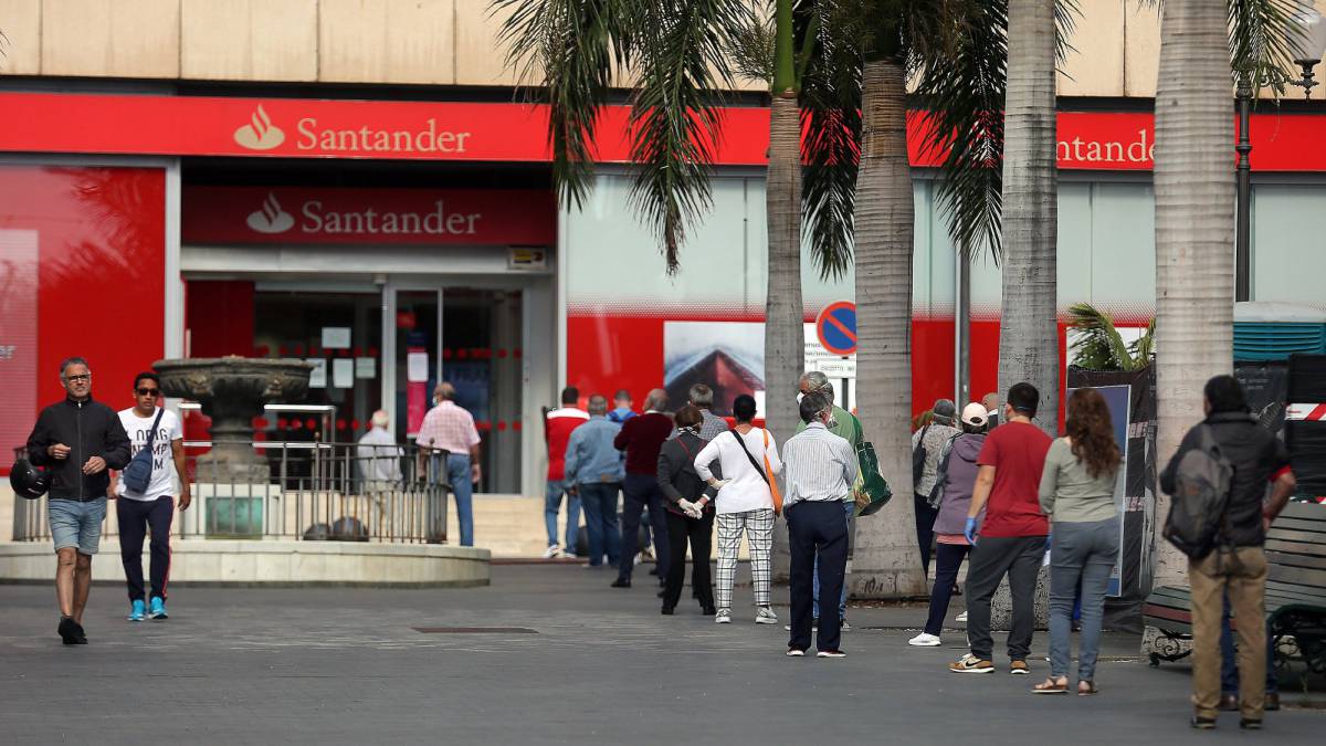 Los créditos de los bancos aumentaron un 1,5% en el segundo trimestre./ EFE