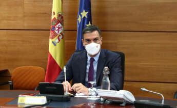 Pedro Sánchez durante una reunión del Grupo de Trabajo que supervisa la operación de repatriación del contingente español en Afganistán. // Pool Moncloa