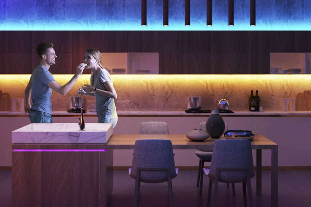 Las tirad led multicolor permiten decorar con luz cualquier estancia de la casa