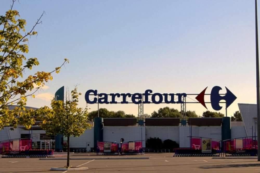 El exterior de un supermercado de Carrefour