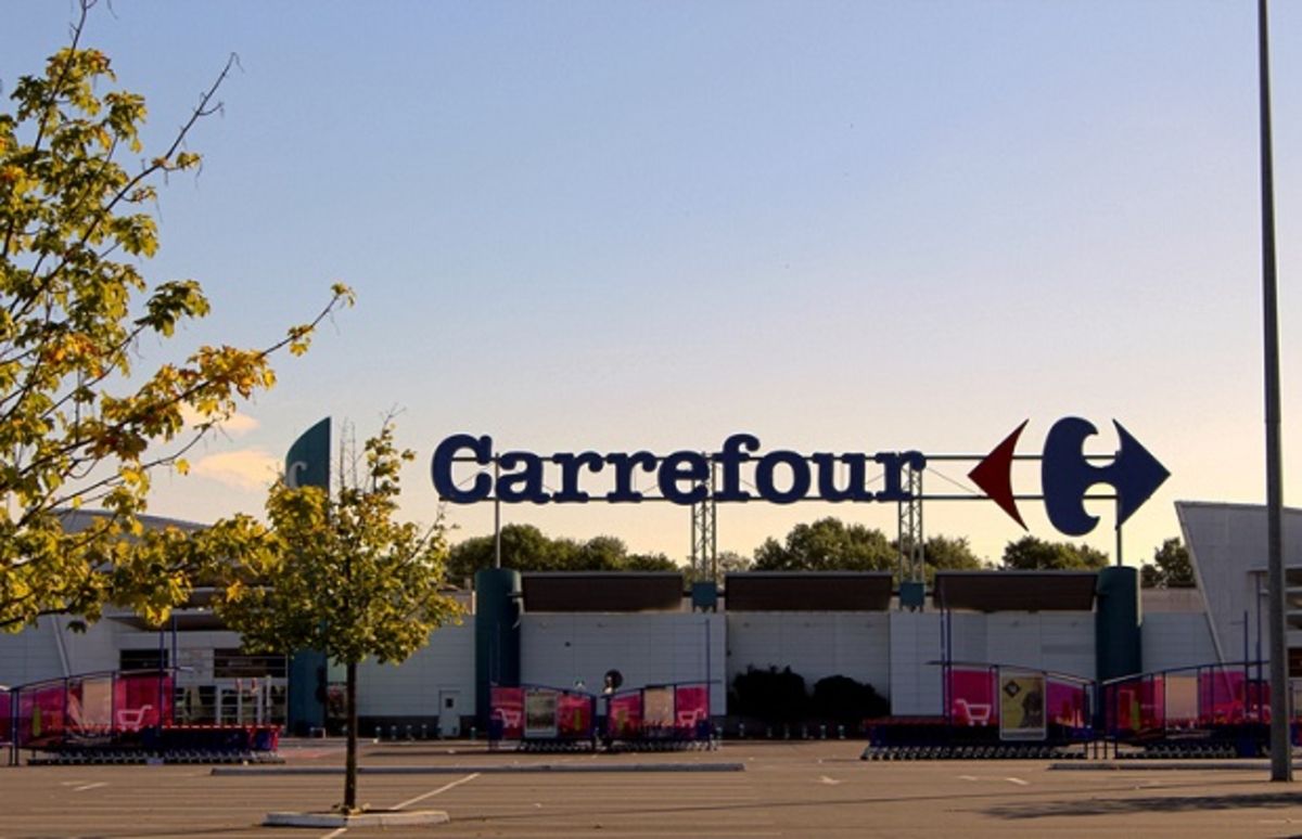 El exterior de un supermercado de Carrefour