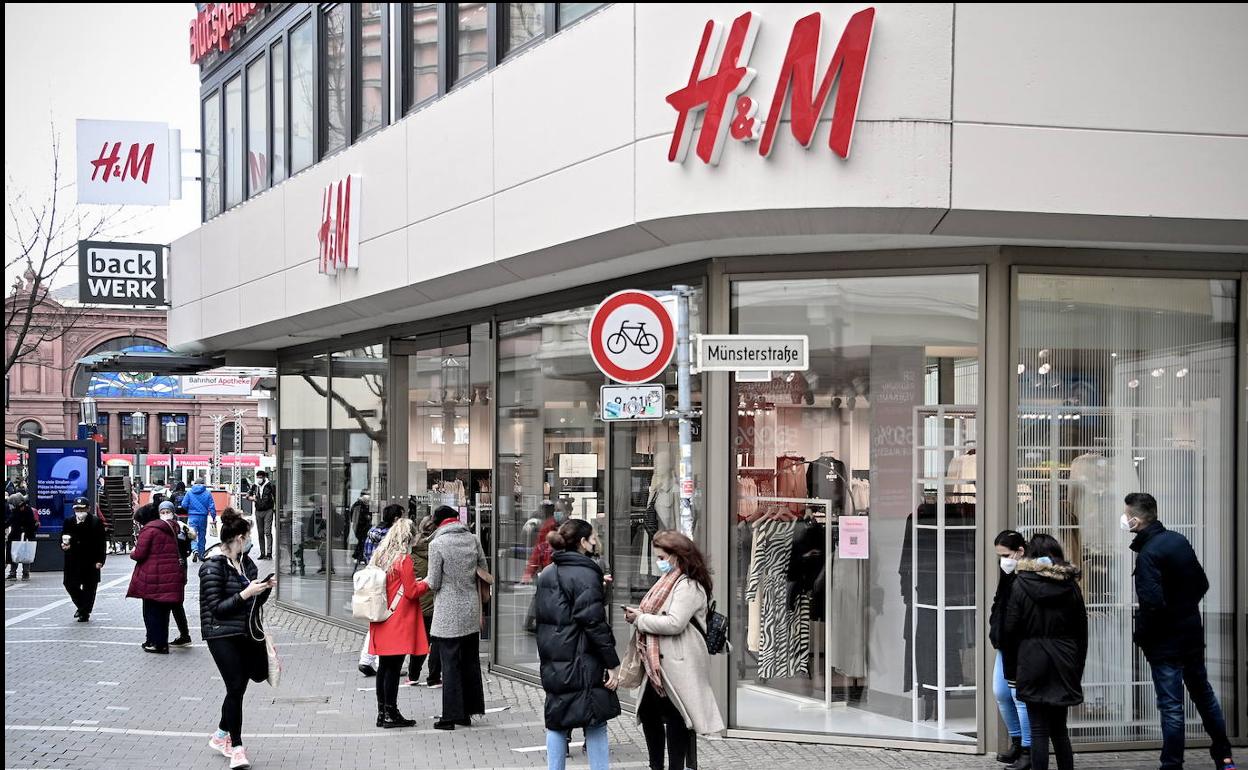 Fachada exterior de una tienda de H&M