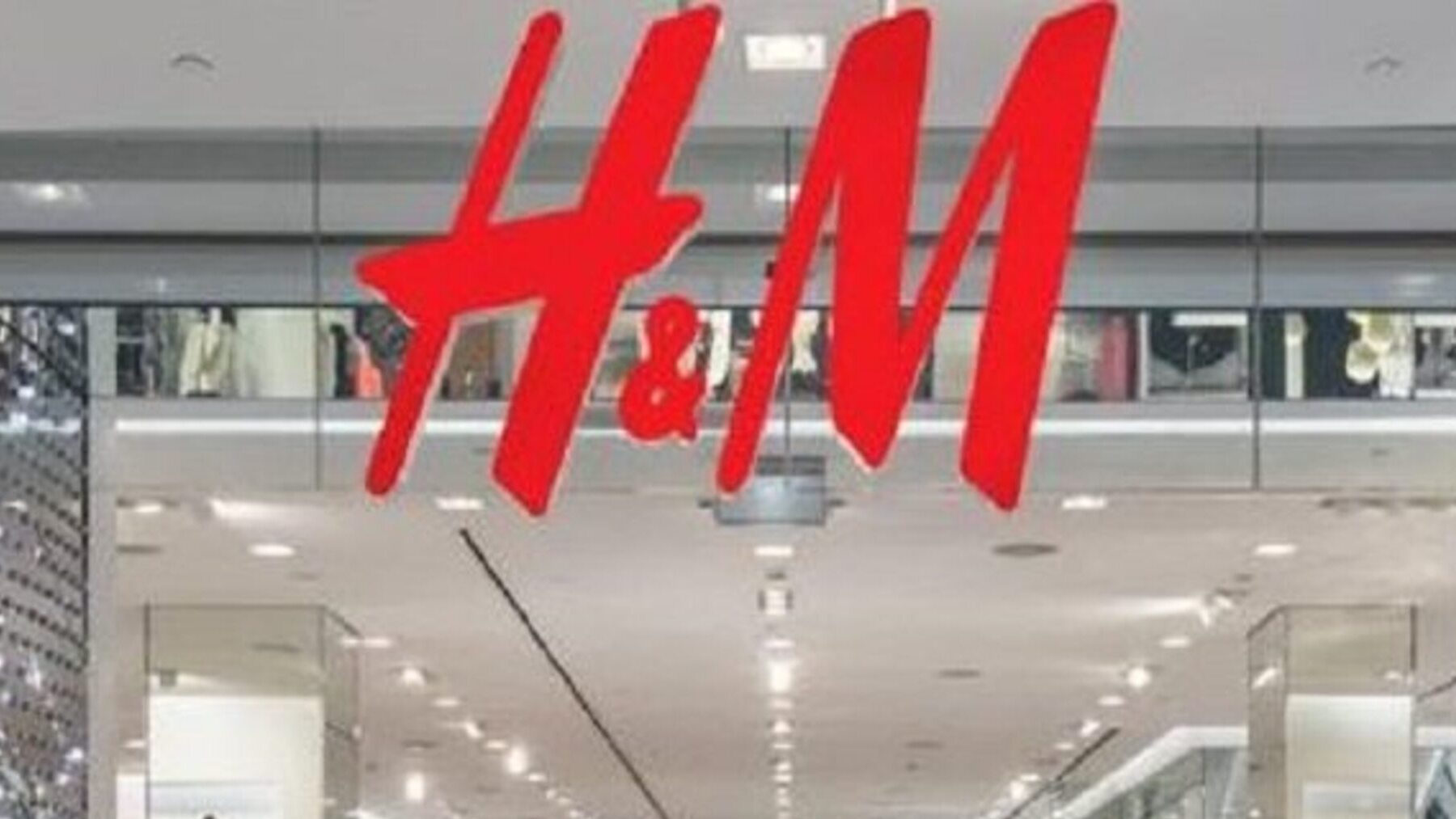Fachada exterior de una tienda de H&M