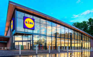 Fachada exterior de un supermercado de Lidl