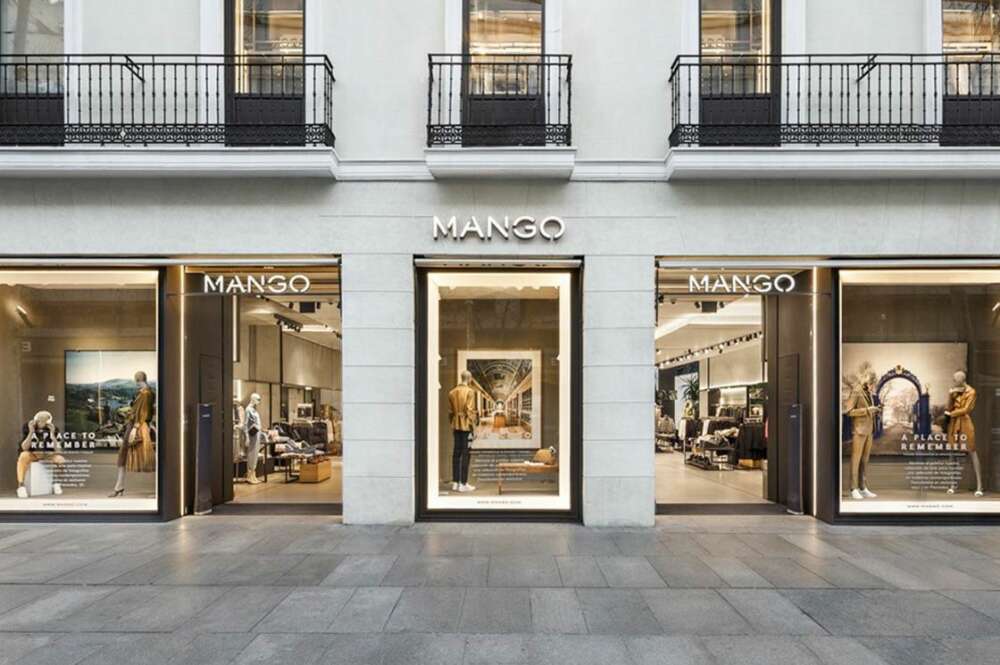 Fachada exterior de uan tienda de Mango