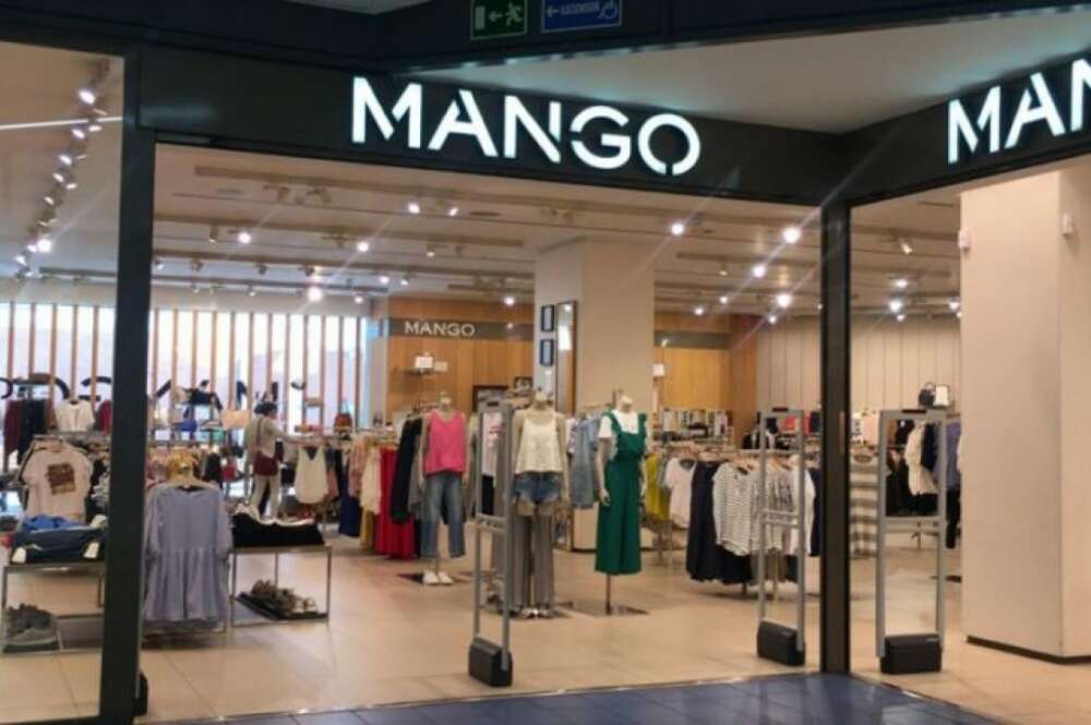 Exterior de una tienda de Mango