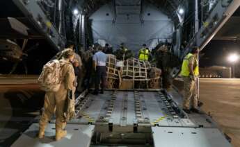 Defensa envía un tercer A400M a Afganistán para la repatriación de españoles. // Pool Moncloa