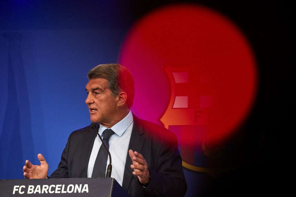 Laporta durante una rueda de prensa con el Barça