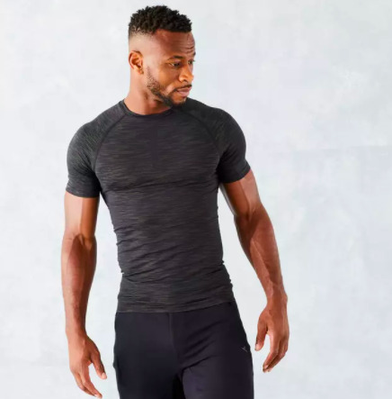 La camiseta de Decahtlon para los más presumidos de los gimnasios