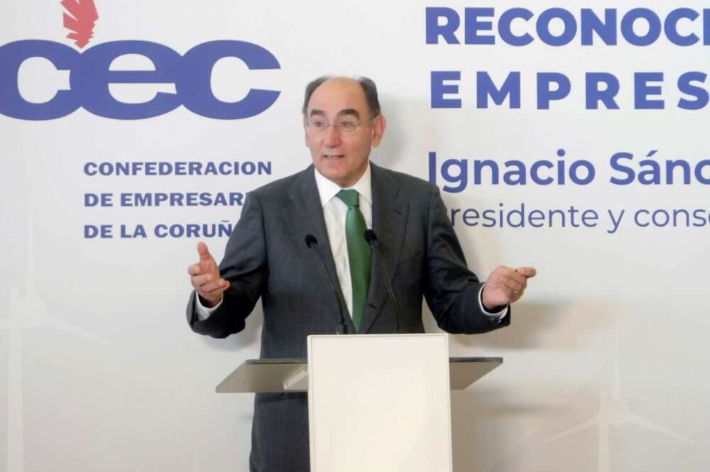 Ignacio Sánchez Galán, presidente de Ibedrola, recoge un premio empresarial en Galicia en julio de 2021. EFE