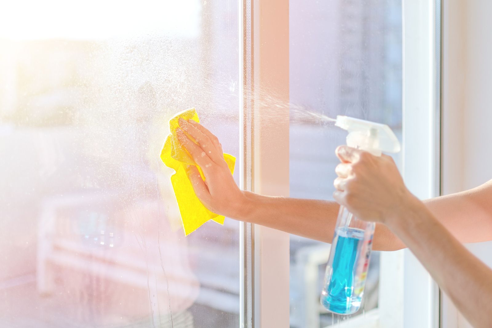 Limpiar ventanas y azulejos sin esfuerzo es posible con el limpiacristales  eléctrico de Lidl