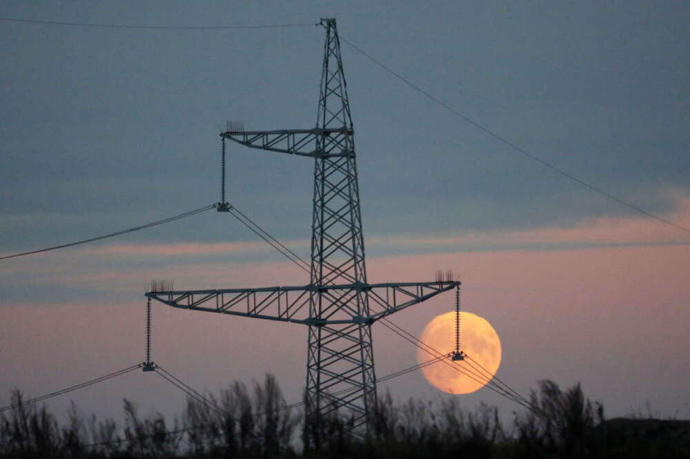 Imagen de una torre de cableado eléctrico/ Efe