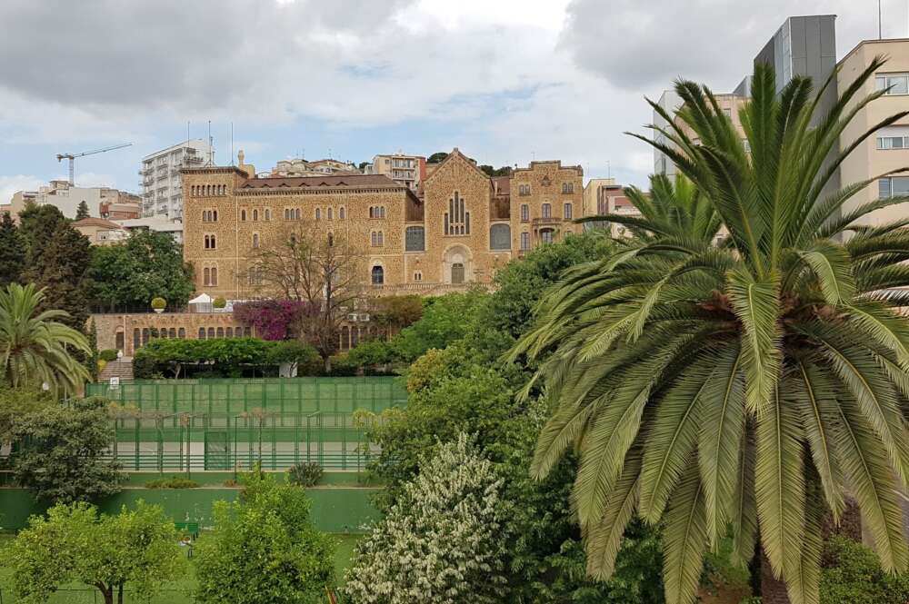 Recinto de San José de la Montaña, el centro de acogida de menores que Colau propone dividir con una calle / Real Santuario de San José de la Montaña