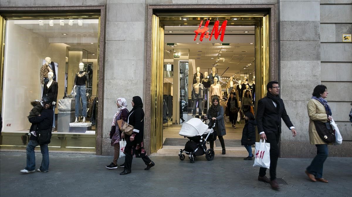 Fachada exterior de una tienda de H&M