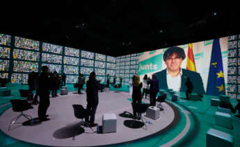 El expresidente Carles Puigdemont participando por videoconferencia en un acto político de Junts per Catalunya / Julio Díaz (JxCat)