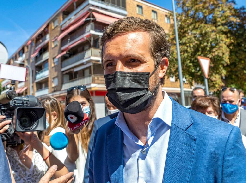 El presidente del Partido Popular, Pablo Casado, a su llegada a la inauguración de la nueva sede del PP de Castilla-La Mancha.EFE/ Ángeles Visdómine