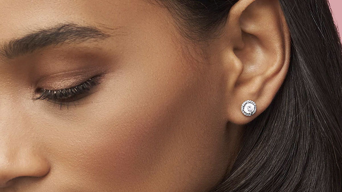 Pendientes de botón para mujer de Pandora, en Amazon