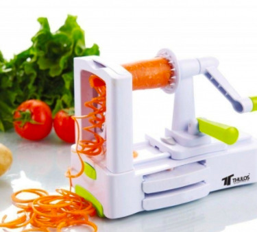 El cortador en espiral de verduras de la marca Thulos que venden en Carrefour