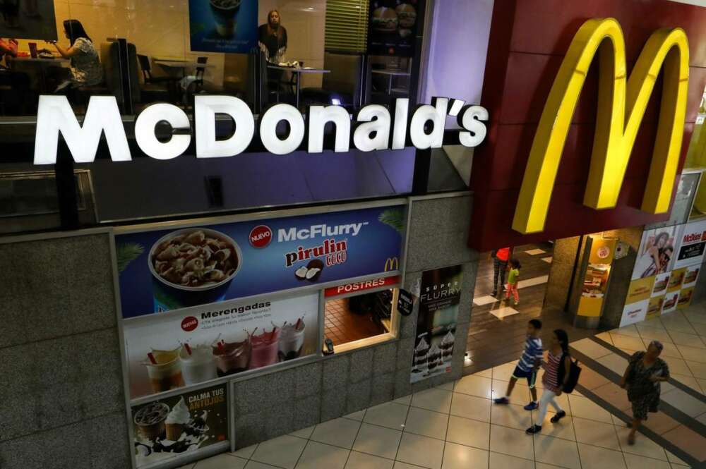 La 'CNMC italiana' inicia una investigación a McDonald's paralizada en España desde hace dos años./ EFE