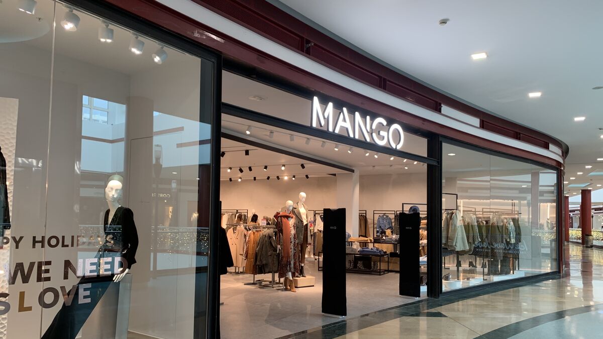 El vestido floral detalles plisados de Mango Outlet que podrás encontrar mitad de precio - Economía Digital