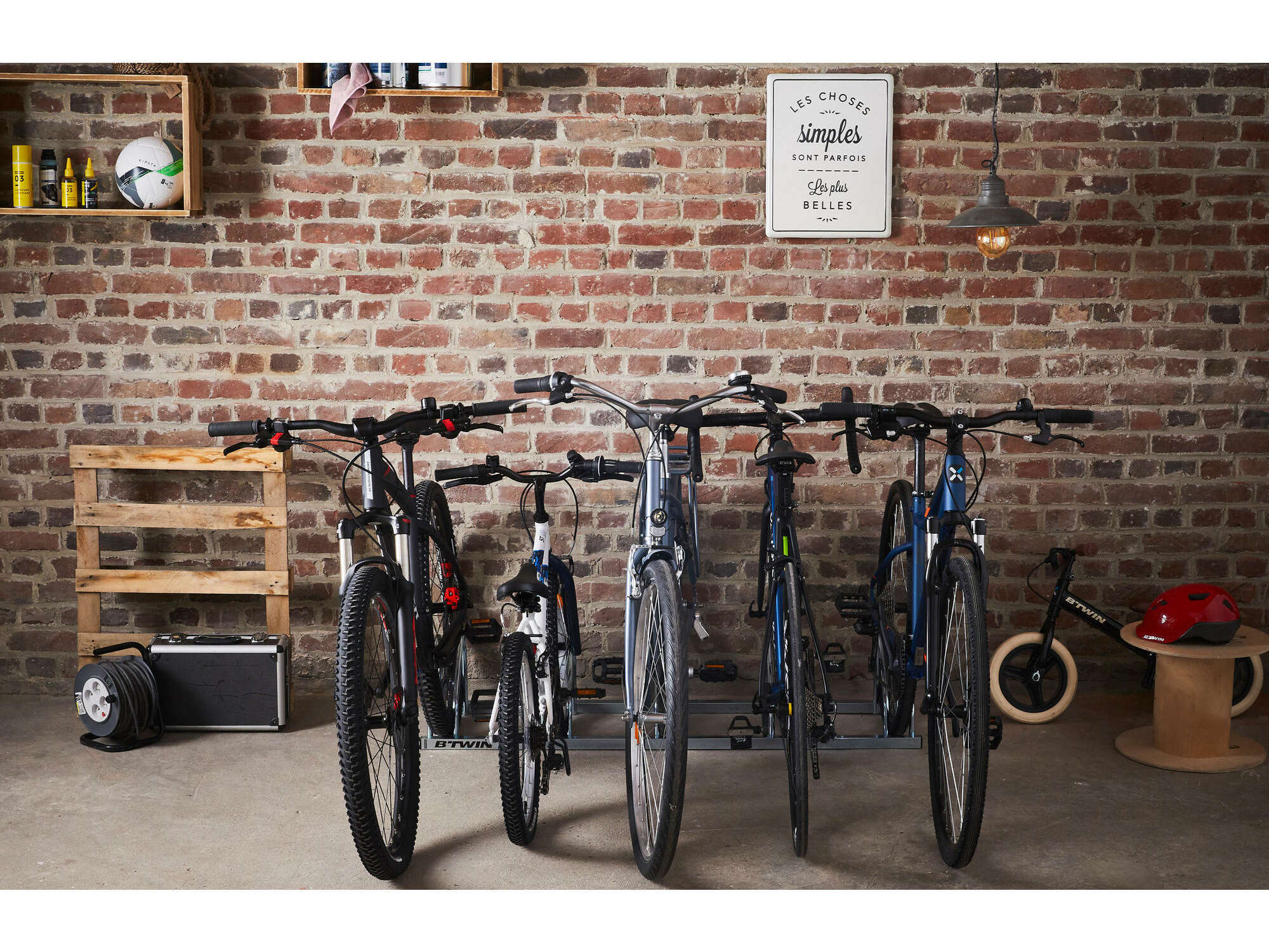Decathlon monta un parking para tus bicicletas a precio 'low cost' (y te  caben hasta cinco)