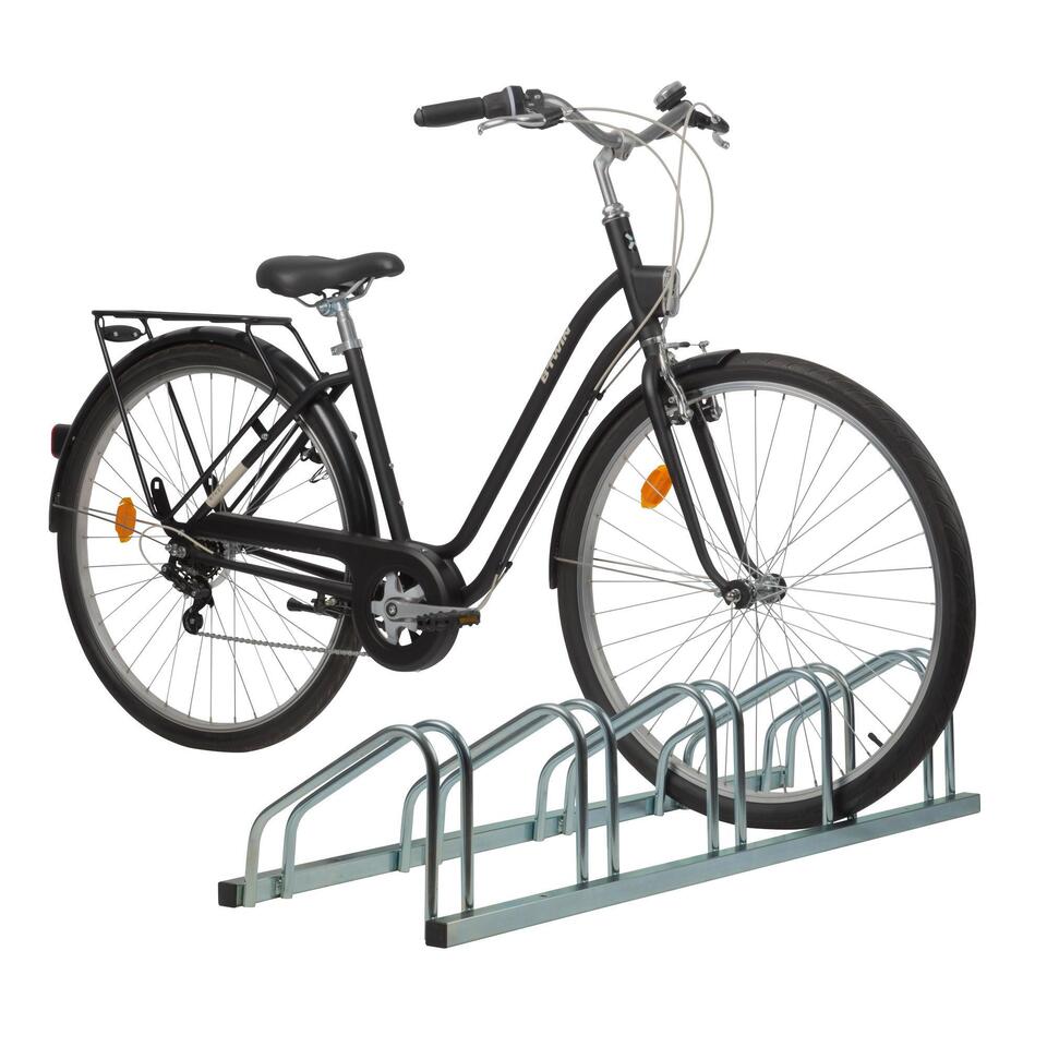 Decathlon monta un parking para tus bicicletas a precio 'low cost' (y caben hasta cinco)