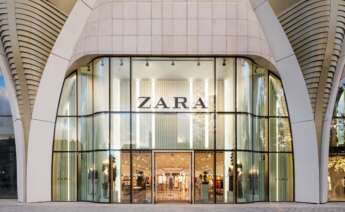 Los pantalones cargo de Zara son una de las tendencias del último año.