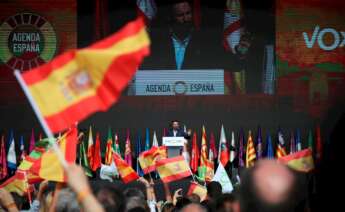 El presidente de Vox, Santiago Abascal, ha presentado este domingo la "Agenda España", en el acto de cierre de "Viva 21. La España en pié" en el recinto de IFEMA, en Madrid. EFE/David Fernández
