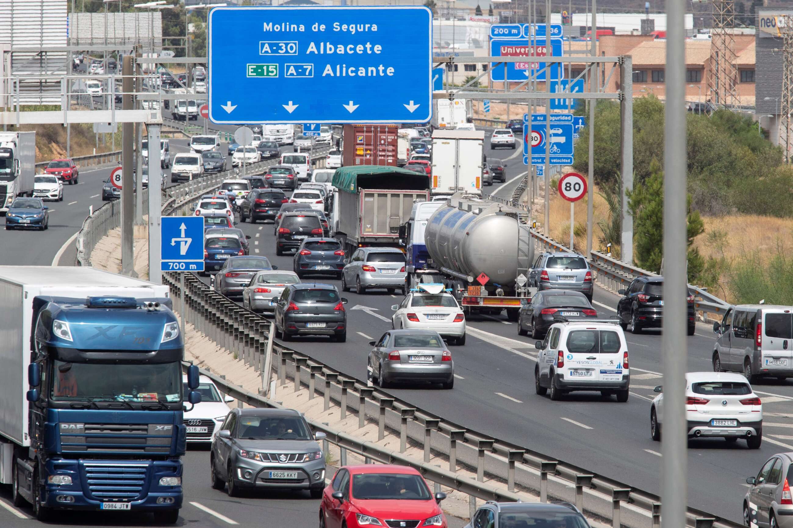La iniciativa del Gobierno busca atraer jóvenes y desempleados a un sector que acumula más de 30.000 vacantes. Foto: Marcial Guillén (EFE)