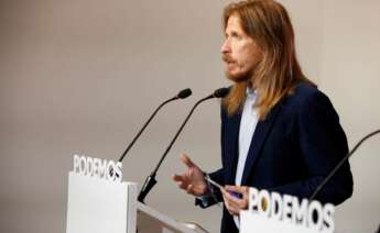 El portavoz de Podemos, Pablo Fernández, en rueda de prensa. Foto: EFE