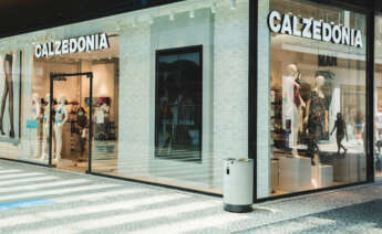 Entrada de una tienda de Calzedonia