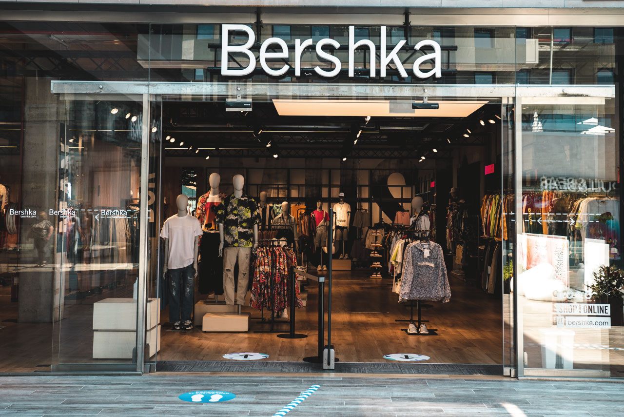 Fachada exterior de una tienda de Bershka