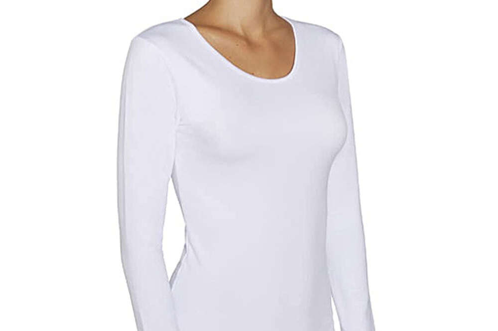 La camiseta térmica de mujer más vendida en  para el frío de invierno  cuesta 12,13 euros