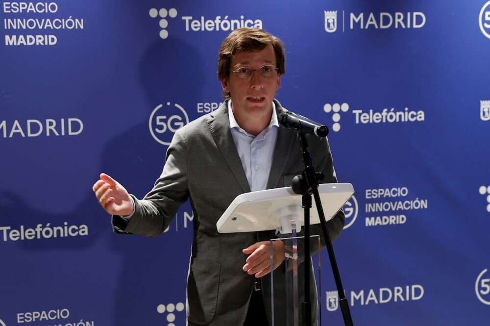 El alcalde de Madrid, José Luis Martínez-Almeida, interviene en su visita al nuevo Espacio 5G de Telefónica este viernes en Madrid. EFE/ J.J.Guillen