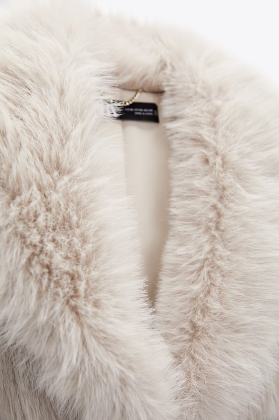 Abrigo efecto pelo Zara