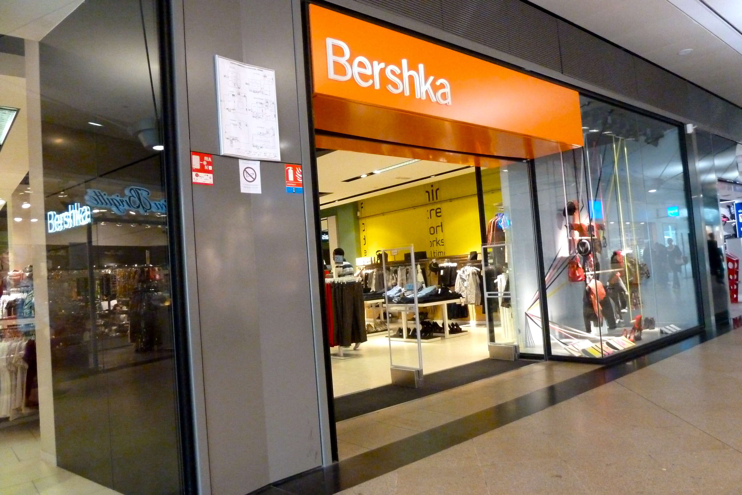 Fachada exterior de una tienda de Bershka